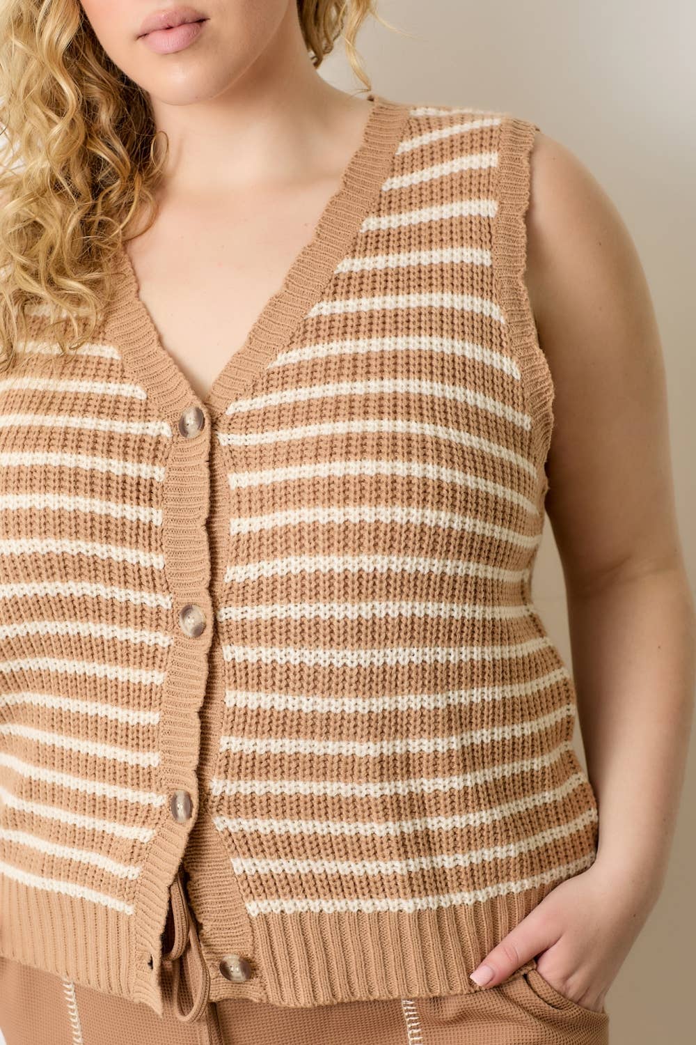 (PLUS) STRIPED SWEATER VEST