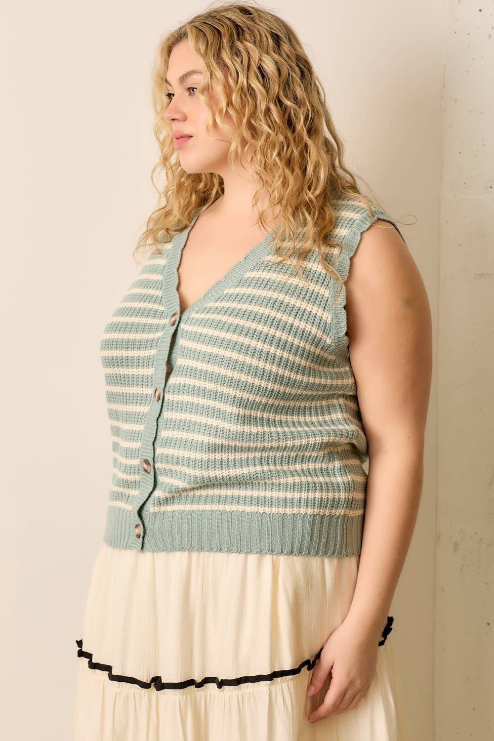 (PLUS) STRIPED SWEATER VEST
