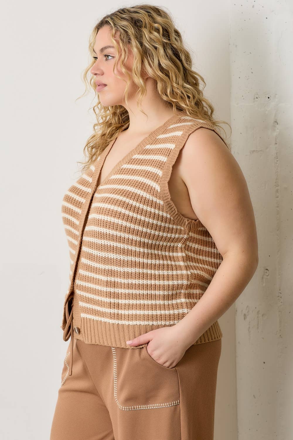 (PLUS) STRIPED SWEATER VEST