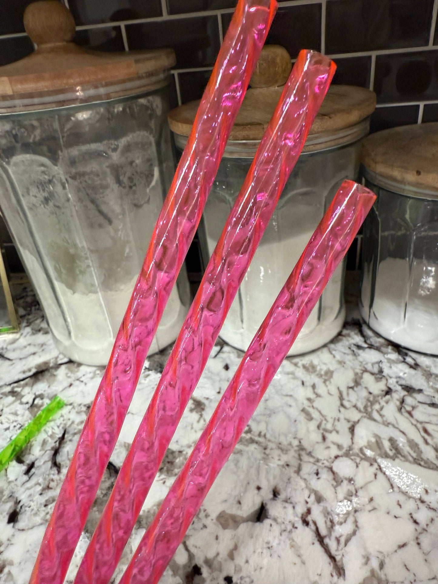 Bright Pink - Crystal Swirly Straw (40oz Tumbler)