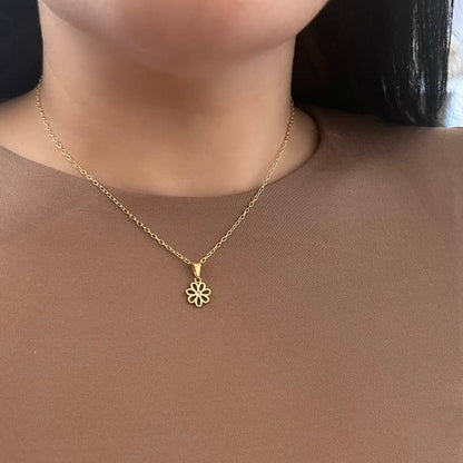 Flower charm pendant chain necklace 18k gold-filled daisy 