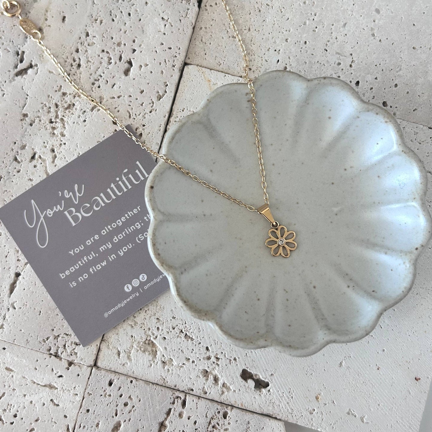 Flower charm pendant chain necklace 18k gold-filled daisy 