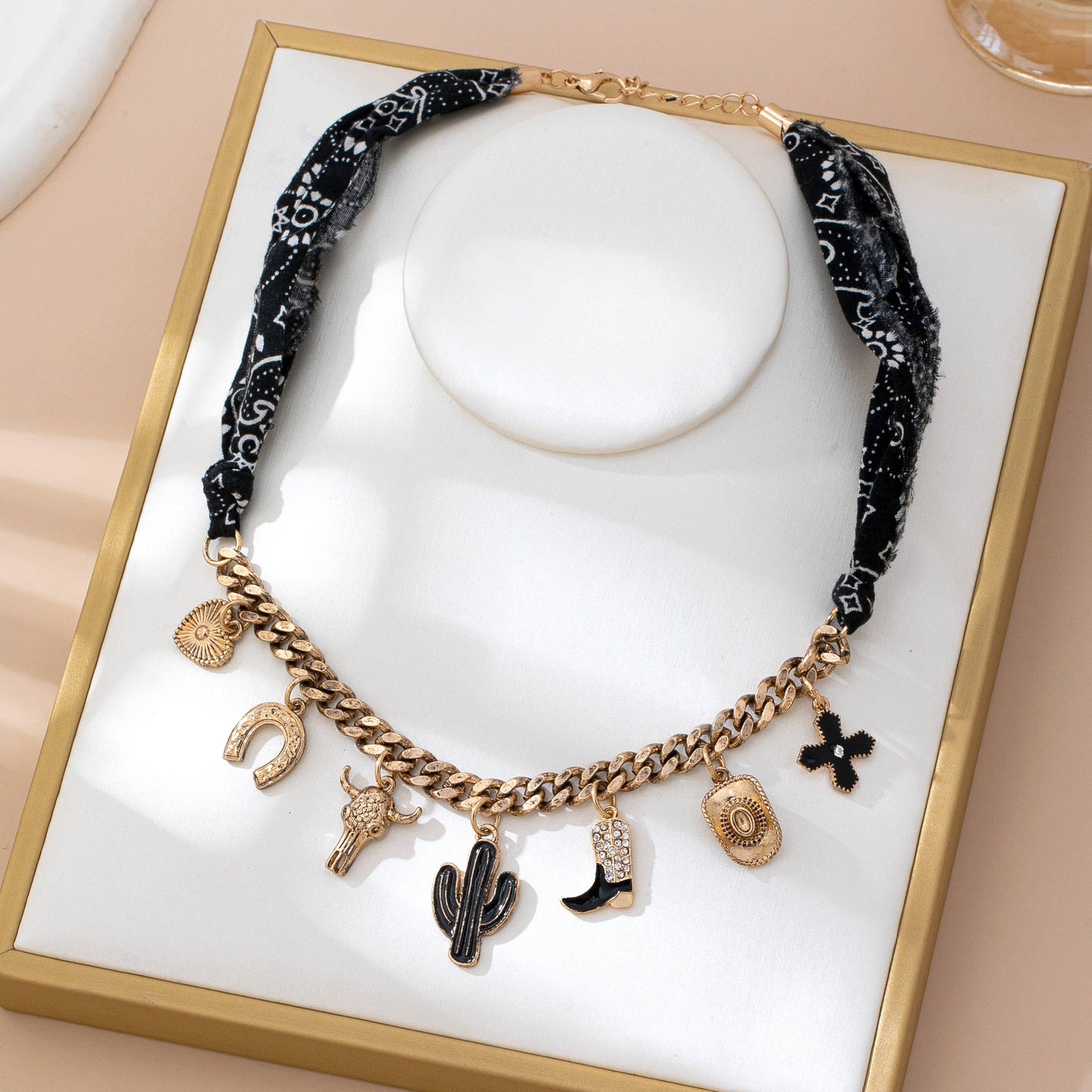 CHARM ANIMAL SCARF NECKLACE-WESTERN CROSS BOOT HAT | 80N9270