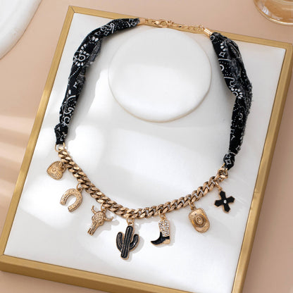 CHARM ANIMAL SCARF NECKLACE-WESTERN CROSS BOOT HAT | 80N9270