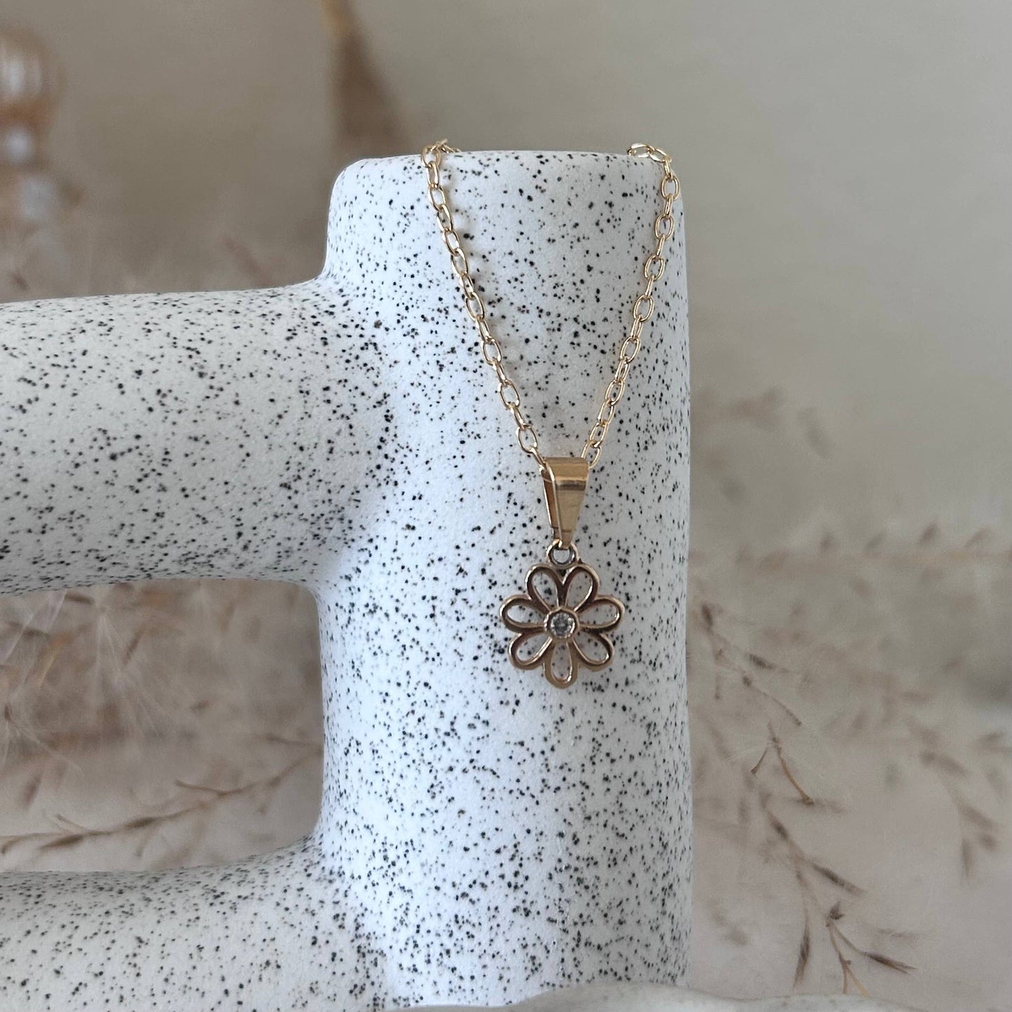 Flower charm pendant chain necklace 18k gold-filled daisy 