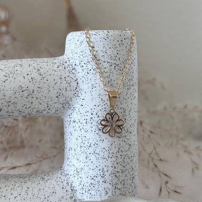 Flower charm pendant chain necklace 18k gold-filled daisy 
