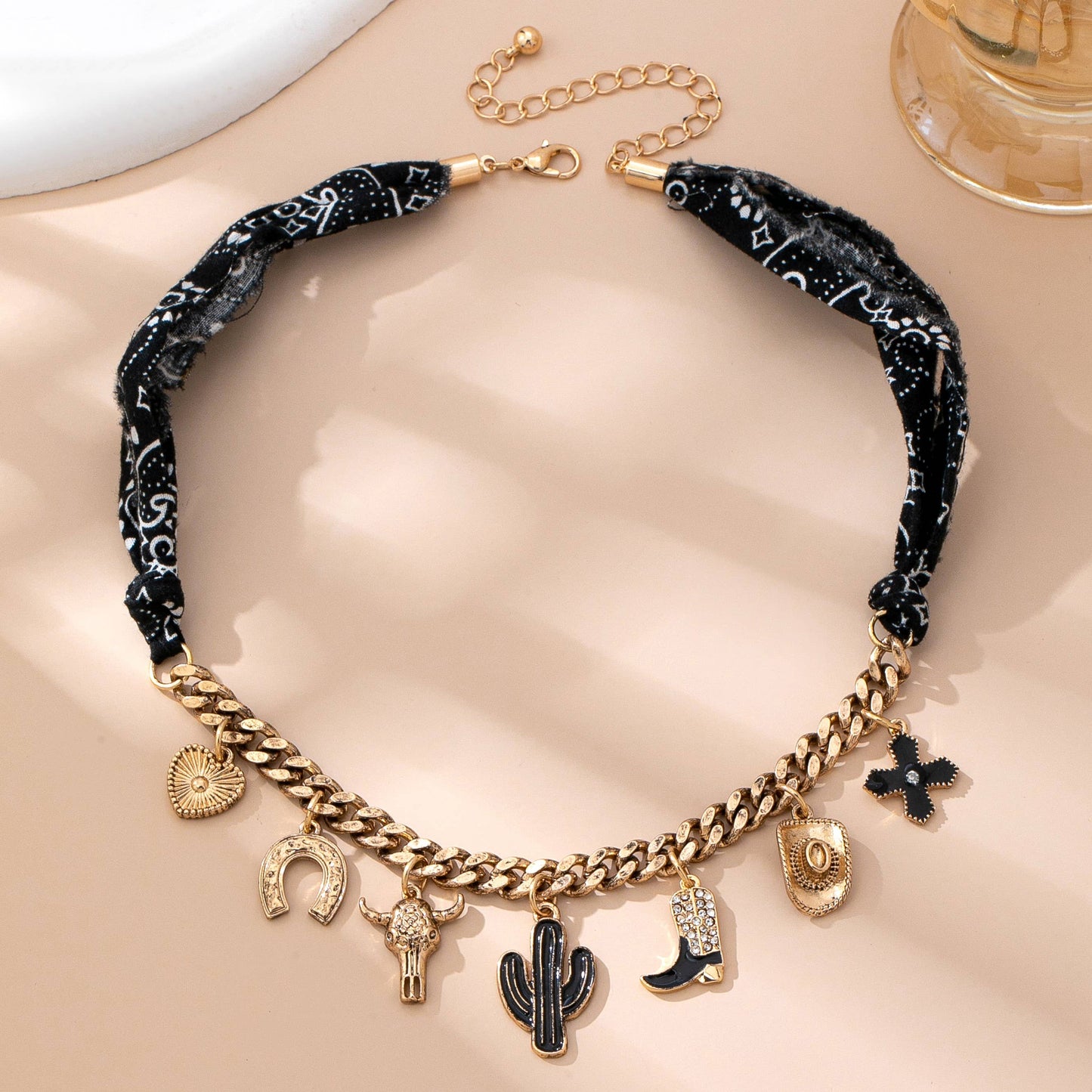 CHARM ANIMAL SCARF NECKLACE-WESTERN CROSS BOOT HAT | 80N9270