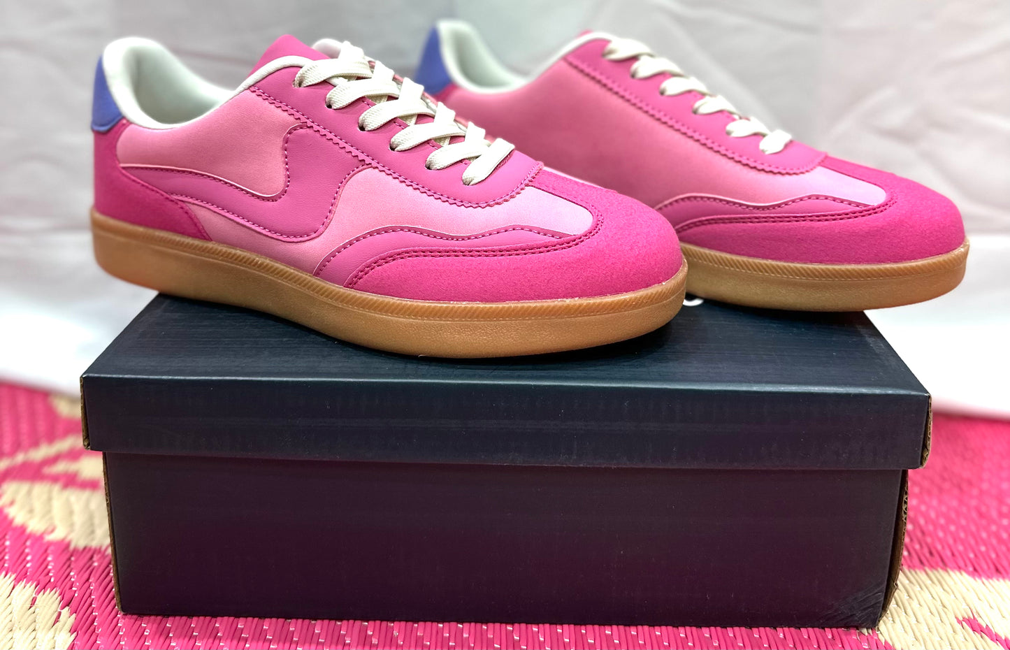 Sneaker Rubber Base Round Toe: Fuchsia