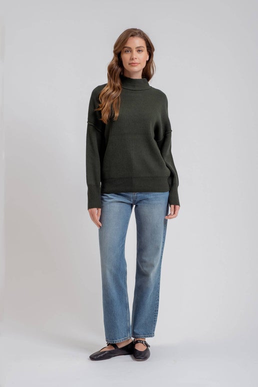 MOCK NECK RIBBED SWEATER: HUNTER GREEN