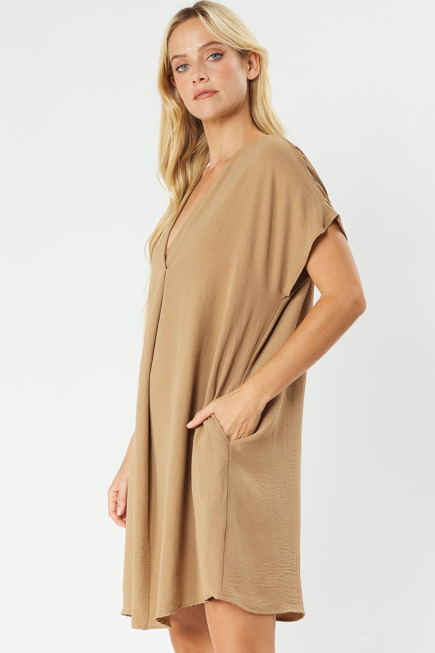 SOLID V NECK RELAXED FIT SHORT SLEEVE DRESS