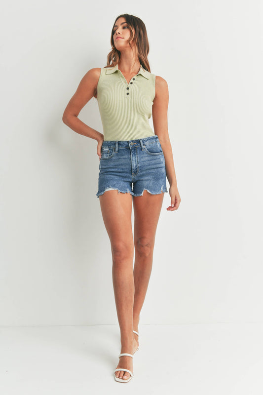 High Rise Hem Slit Detailed Short