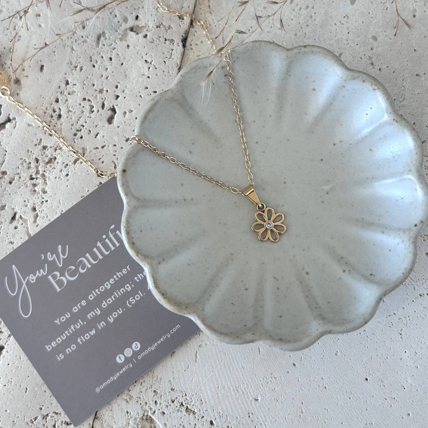 Flower charm pendant chain necklace 18k gold-filled daisy 