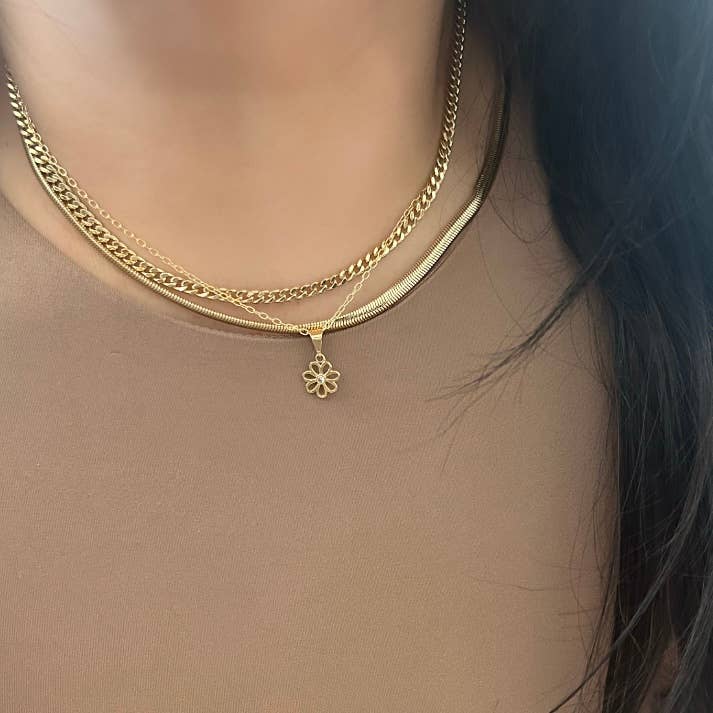 Flower charm pendant chain necklace 18k gold-filled daisy 